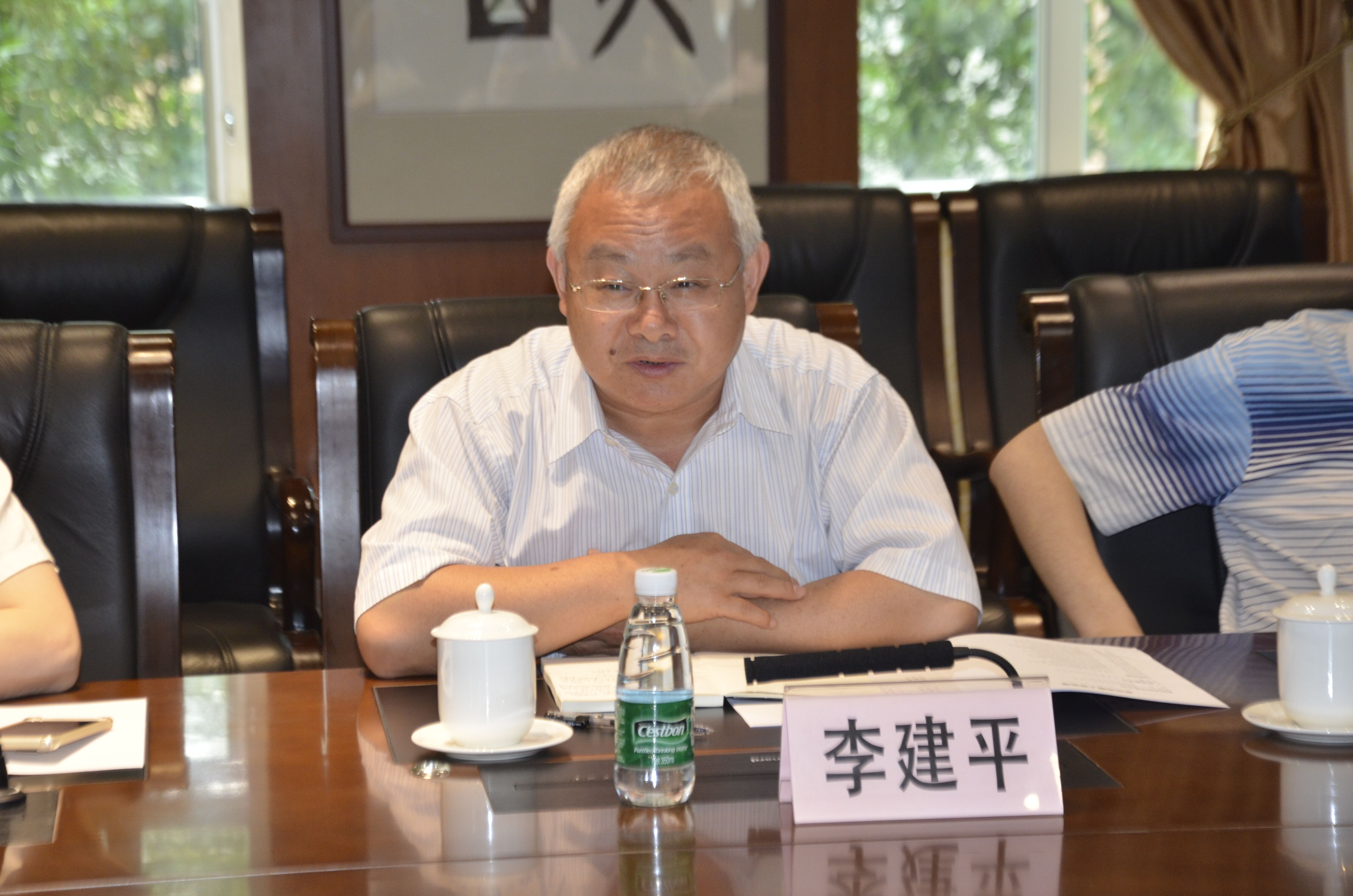 李建平发言会上,李建平介绍了文科基地,文科重点实验室,智库等人文