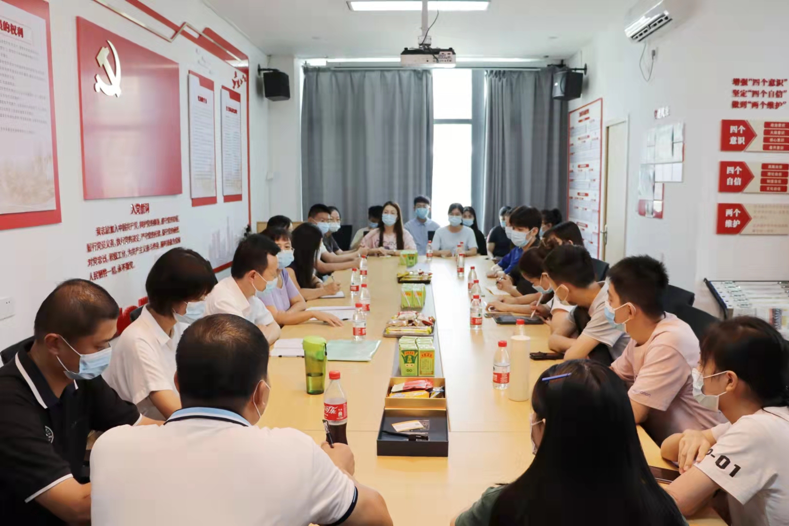 学生座谈会.jpg