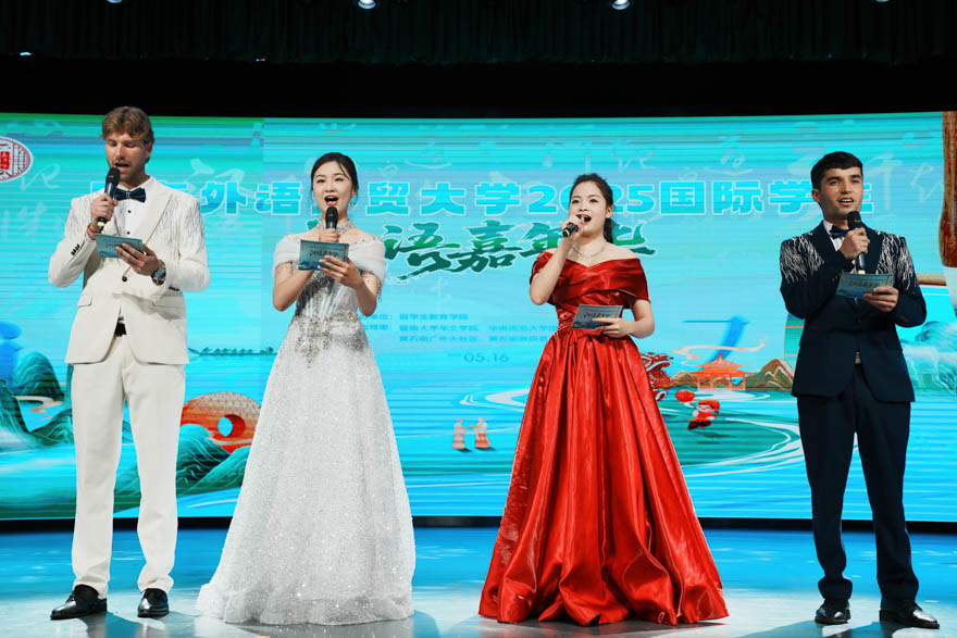 晚会现场.jpg 晚会现场.jpg
