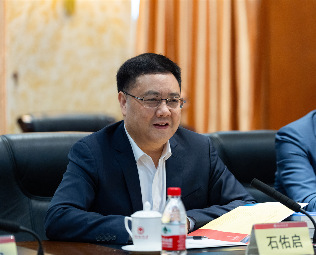 石佑启讲话.jpg 石佑启讲话.jpg