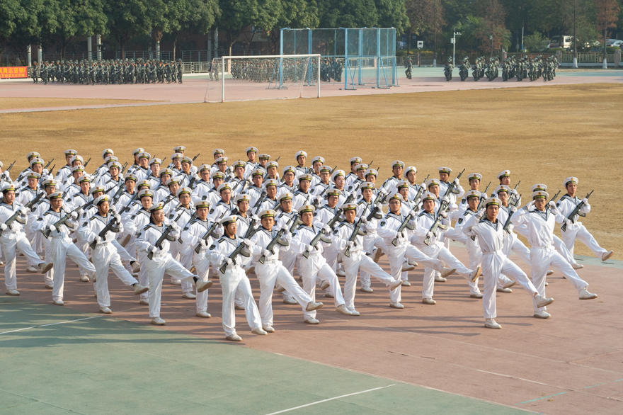 海军持枪方阵.jpg