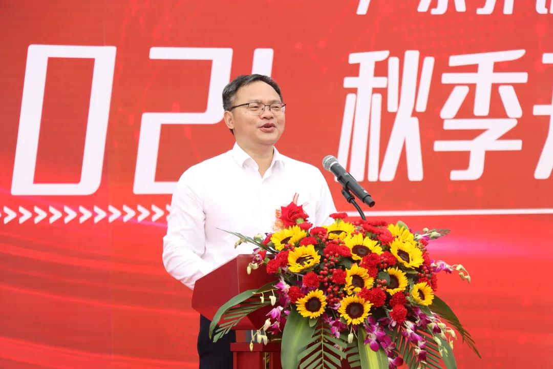刘校长.jpg 刘校长.jpg