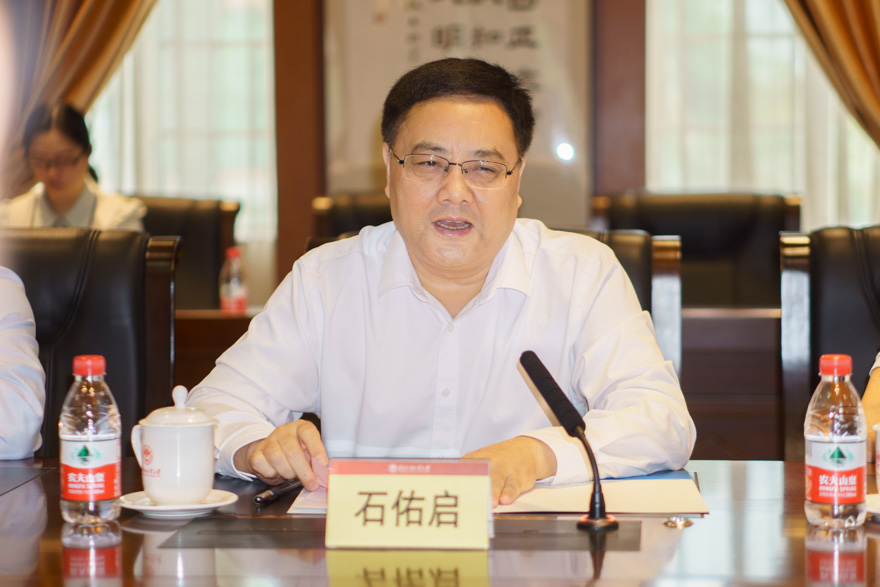 石佑启.jpg