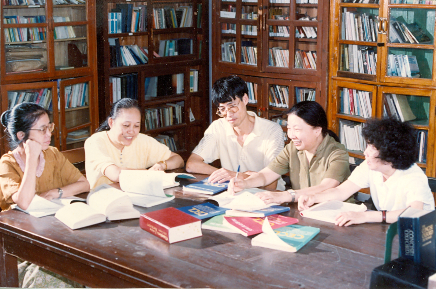 04 李筱菊、肖惠云主持CECL教材组会议.jpg 04 李筱菊、肖惠云主持CECL教材组会议.jpg