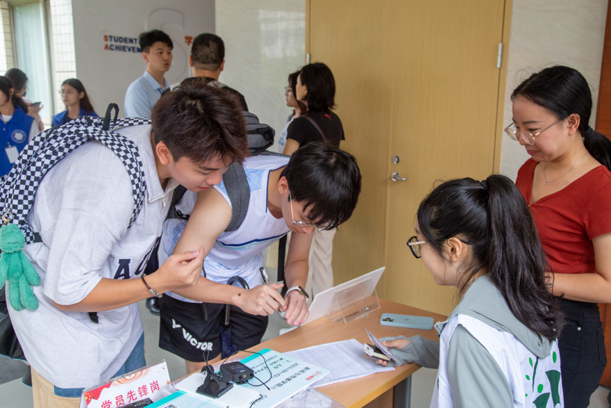 新传新生报到.jpg