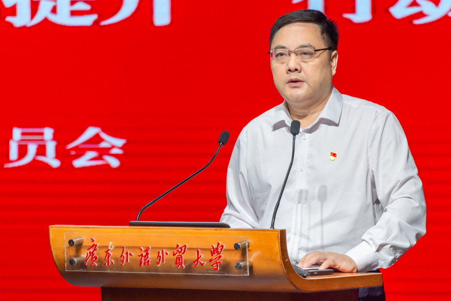 石佑启校长作讲话-2.jpg