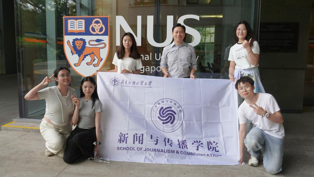 调研团在新加坡国立大学合影.jpg 调研团在新加坡国立大学合影.jpg