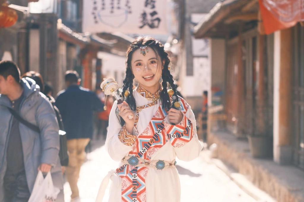 刘雅莉.JPG