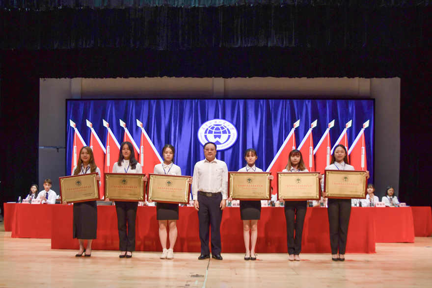 颁奖典礼.jpg 颁奖典礼.jpg