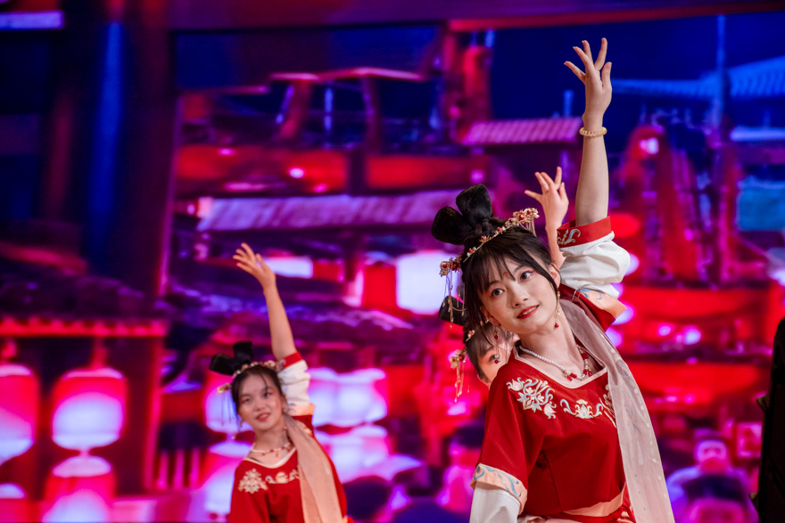 校舞队表演 (2).jpg