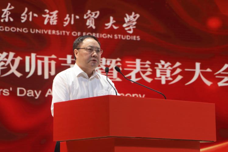 校长石佑启作表彰报告1 (1).jpg