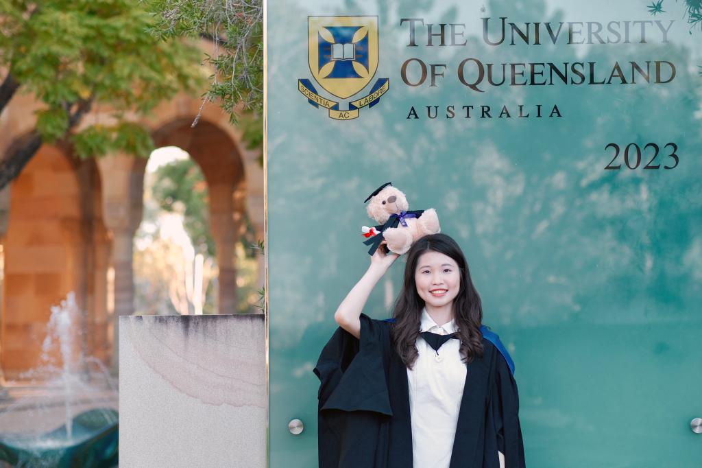 张可欣在昆士兰大学毕业2.jpg