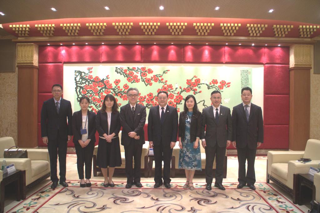 新-日本驻穗总领事馆代表团来访-合影.jpg