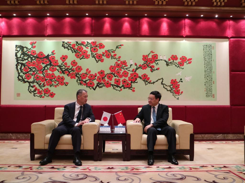 (会谈)日本驻穗总领事来访照片.jpg