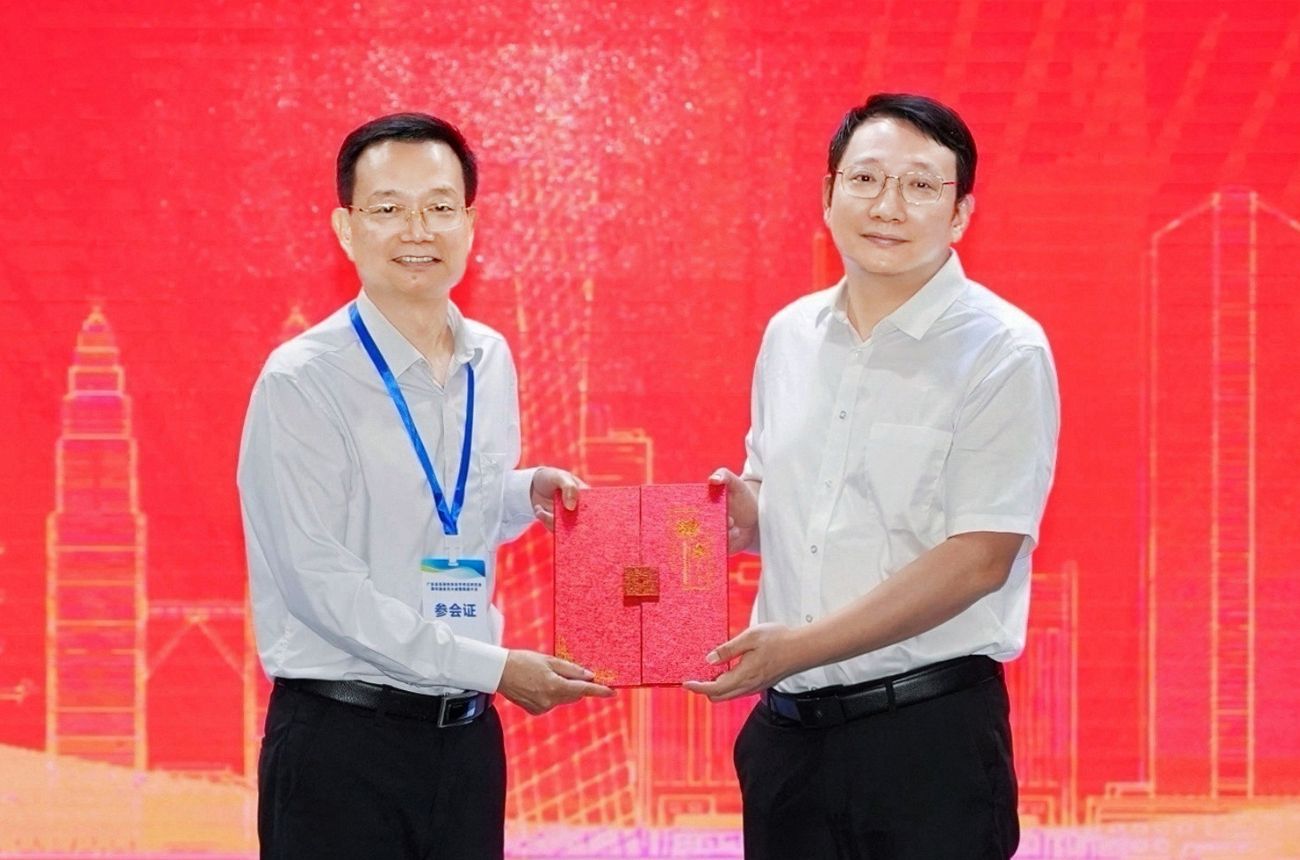 颁发会长证书副本2.jpg