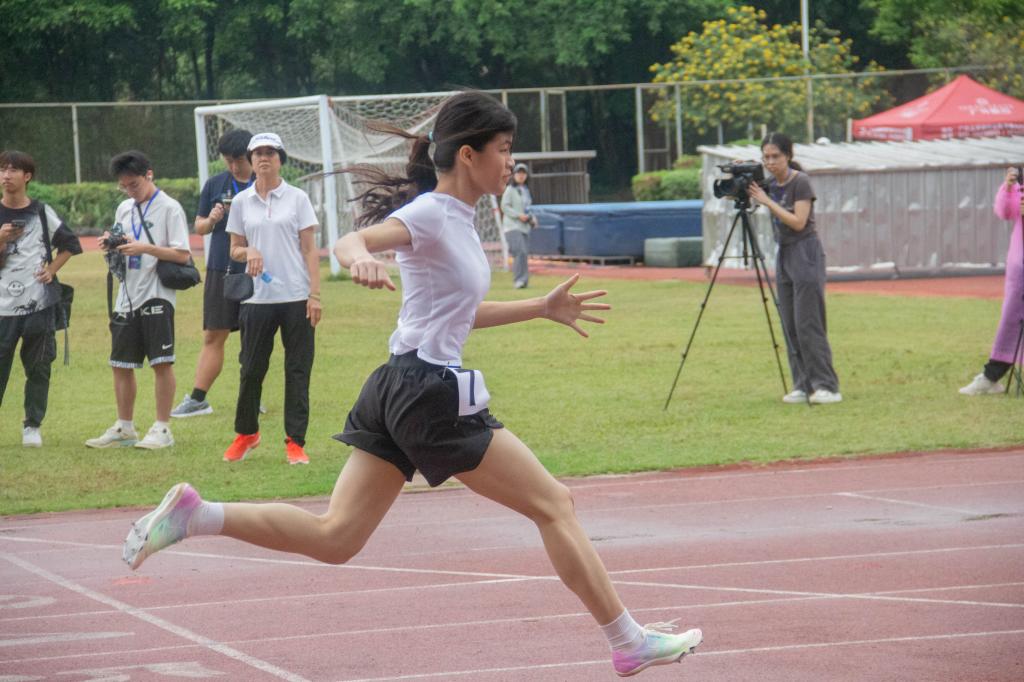 学生组女子100米预赛 (2).jpg